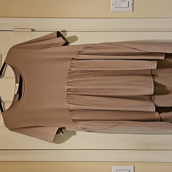 Zenana Taupe Blouse Size 1x - Picture 2 of 9